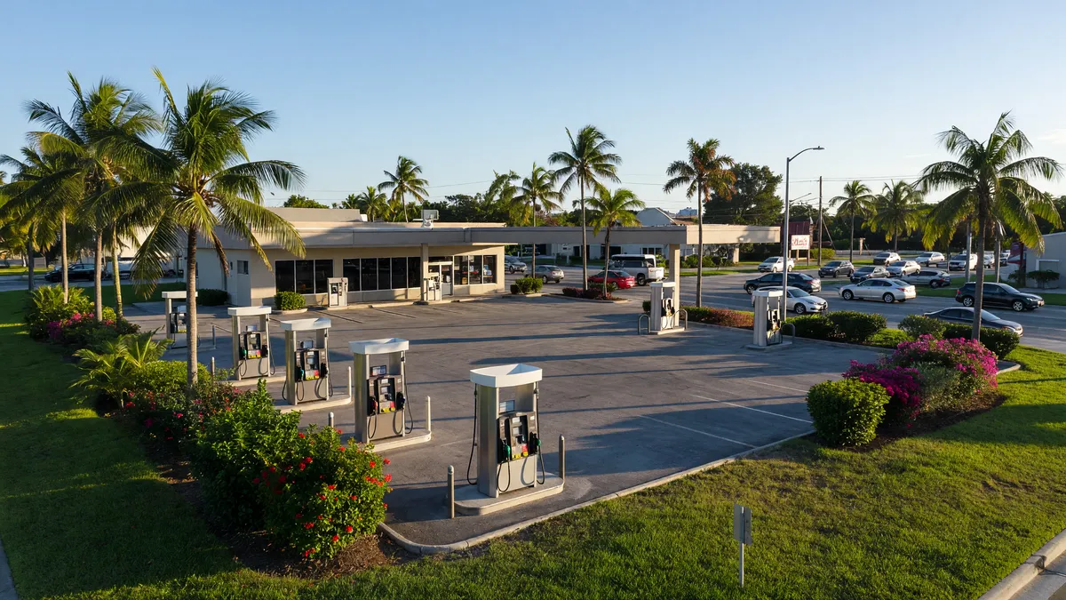 SG 11525 Florida Daytona Beach Vacant Branded Gas Station