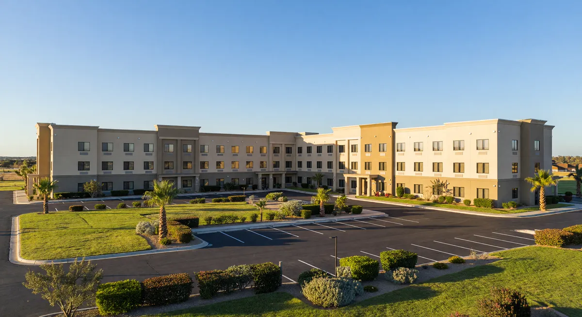 SG 11042 Texas Sweetwater Unbranded Hotel